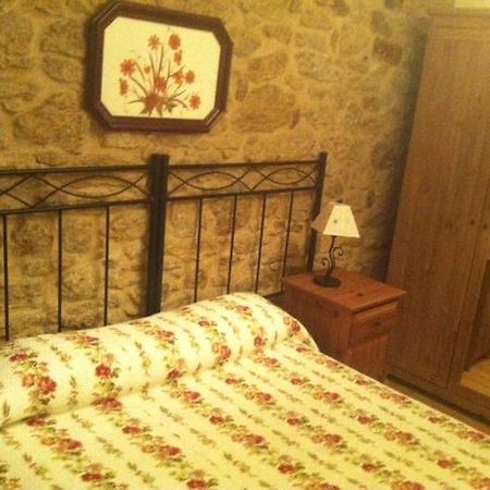 Pension A Cochera Ferrol Oda fotoğraf
