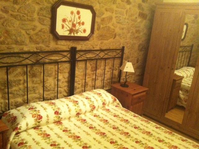 Pension A Cochera Ferrol Oda fotoğraf